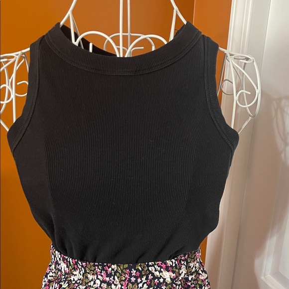 Ardene Duo Floral Asymmetrical Hem Ruffle Skirt and Basic Black Top - Size L - Picture 6 of 16